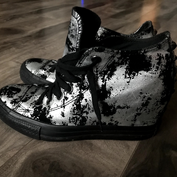 Converse Leather Chuck Taylor Sneakers Size 7.5 - Picture 4 of 7